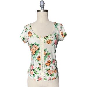 Kimchi Blue Hook and Eye Front Floral Tee size M